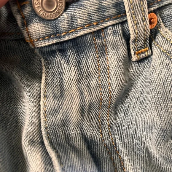 Red tag Levi distressed Bermuda shorts - Picture 9 of 11